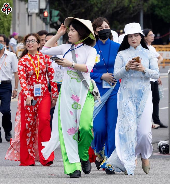 有民眾在公共政策網路參與平台上提案指出新住民取得居留證前，應提供社群帳號帳號及密碼供審查。（報系資料照）