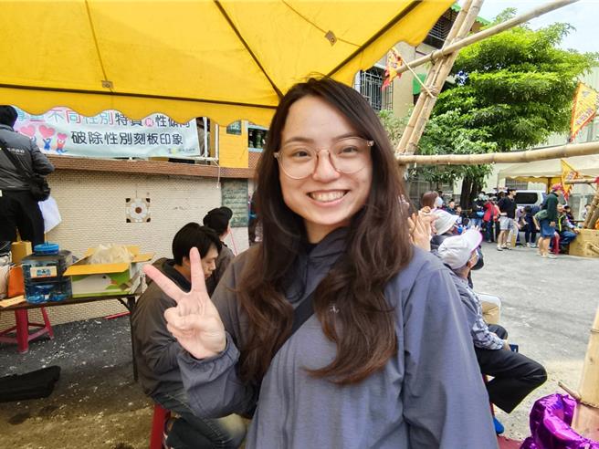 嘉义市秋千节今年开放女子体验赛，市府民政处员工吴襄妮挑战女子组。（廖素慧摄）