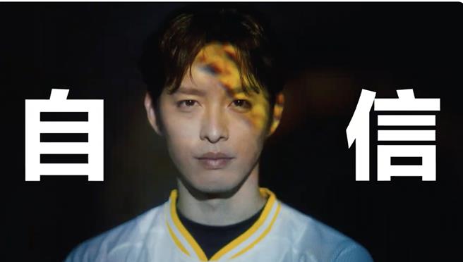 曹佑寧再穿上棒球服担任德国马牌轮胎品牌大使拍摄形象影片。（摘自德国马牌轮胎提供影片）