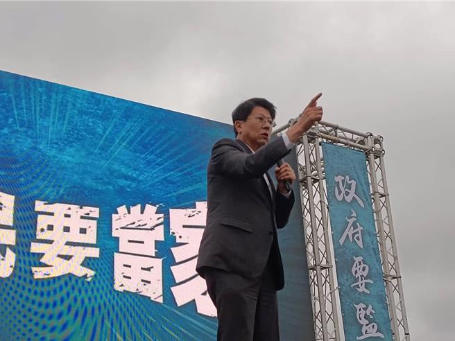 謝龍介向民進黨嗆聲，「全國市長、總統、立委都重選，民進黨敢不敢？」（邱立雅攝）