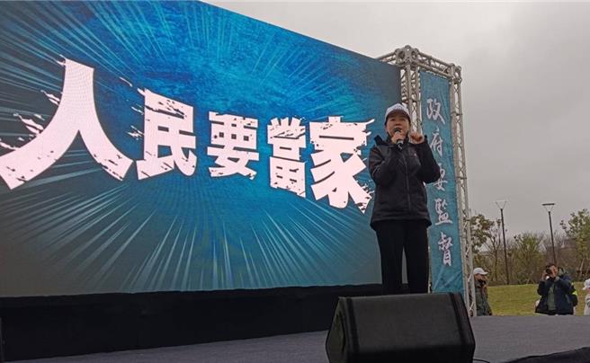 黃珊珊為柯文哲喊冤，指柯案只有8個字可以形容，就是「因人設事、政治辦案」。（邱立雅攝）