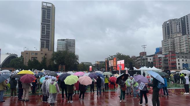 民进党第六场「人民是头家」政策宣讲会今在新北市板桥第二运动场举办。（王扬杰翻摄）