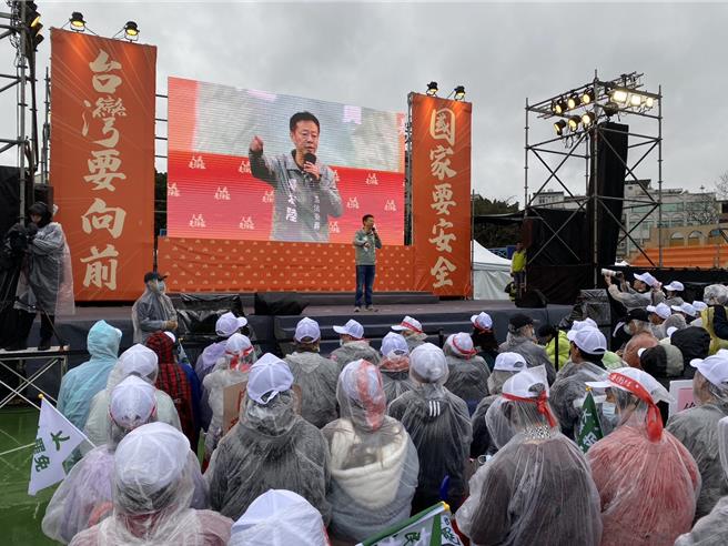 民进党第六场「人民是头家」政策宣讲会今在新北市板桥第二运动场举办，立委轮番上台宣讲。（高钧麟摄）