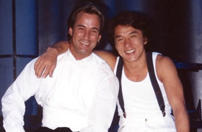 成龙御用反派李察诺顿(左)离世，享寿75岁。（图／李察诺顿IG）