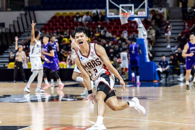 丁聖儒幸運投進打板三分球開心慶祝。(台北台新戰神提供)