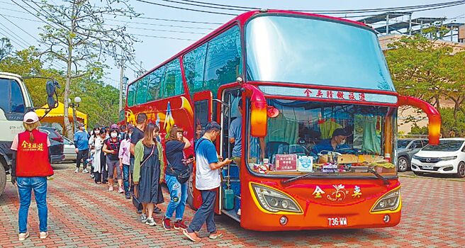 大甲媽將於4月4日起駕，中市府分別於起駕及回鑾共計2日規畫3條免費接駁專車。（台中市府提供／陳淑娥台中傳真）