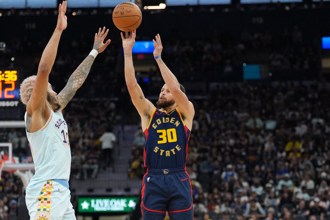 NBA》柯瑞領軍6人得分上雙 勇士狠狠修理地主馬刺42分