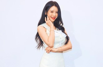 李雅英不滿「被叫坐大腿」 罕見強硬反擊：不是輕描淡寫的玩笑話