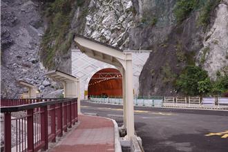 蘇花公路崇德遊憩區修復完成 3座鋼構涼亭增設防護