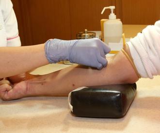 「晚上衝家裡找小孩抽血」國健署回應了