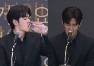 傻眼！金秀賢哭到一半「喝水、翻稿」　李怡貞虧爆：真的沒在演