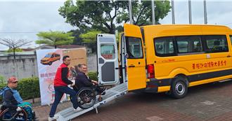 超大無障礙計程車乘載5部輪椅 專為身障及行動不便者服務
