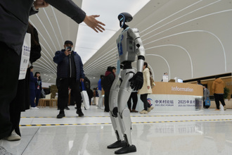 中美人形機器人呈現對決態勢 陸積極投入搶佔商業化先機