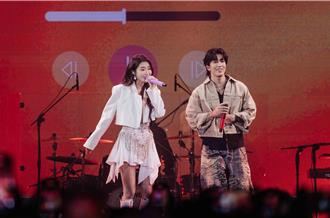 陳華首次個唱被兩個帥哥簇擁 揪人夫婁峻碩組「處女座戰隊」