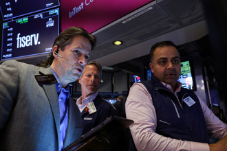 快訊》「解放日」考驗逼近 那指崩跌400點 台積電ADR急挫3％