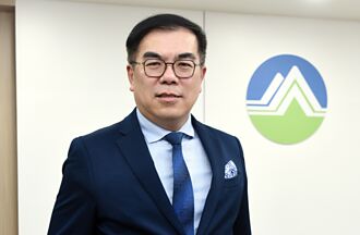 守護環境第一線 彭啟明再戴兩頂鋼盔