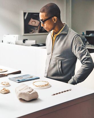 菲董自詡海神 打造珍珠精品