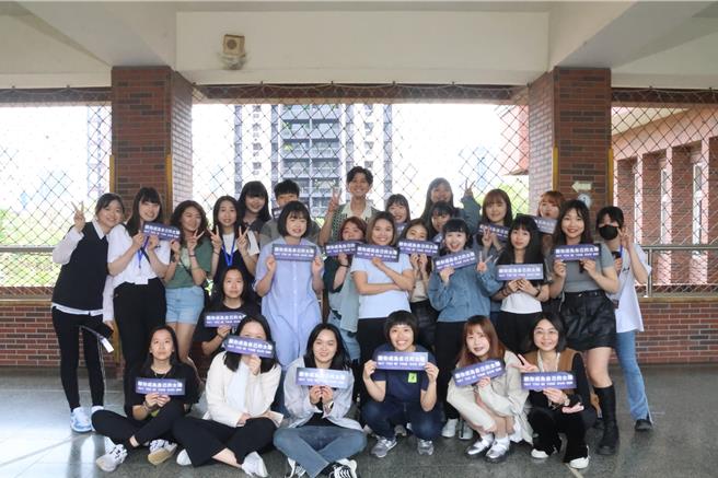 李玉璽32歲生日參與粉絲舉辦的「璽愛無限：築夢童行」公益活動。（晴空鳥提供）