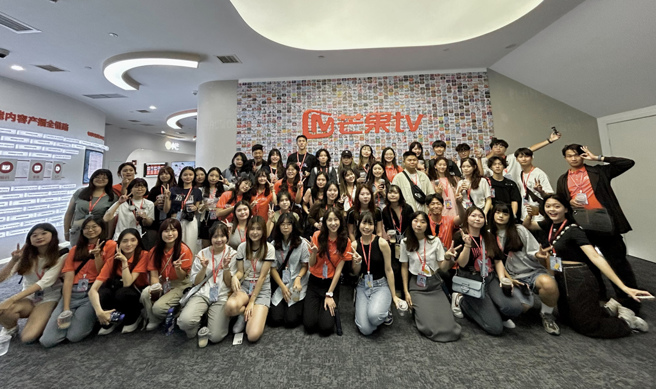 「2024第七屆芒果要的就是你」學員參觀湖南廣電。(照片/中華兩岸文經協會提供)