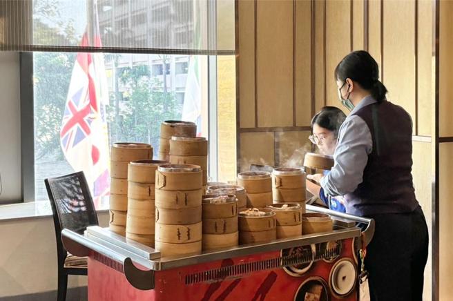 为提供旅客更精致的餐饮体验，高雄翰品酒店港都茶楼即日起推出全新港式早茶早餐。图／高雄翰品酒店提供