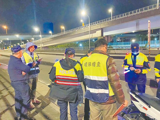 新北警方与环保稽查人员联合执行「麦噪」、「靖音」等专案，加强取缔噪音车。（警方提供／王扬杰新北传真）