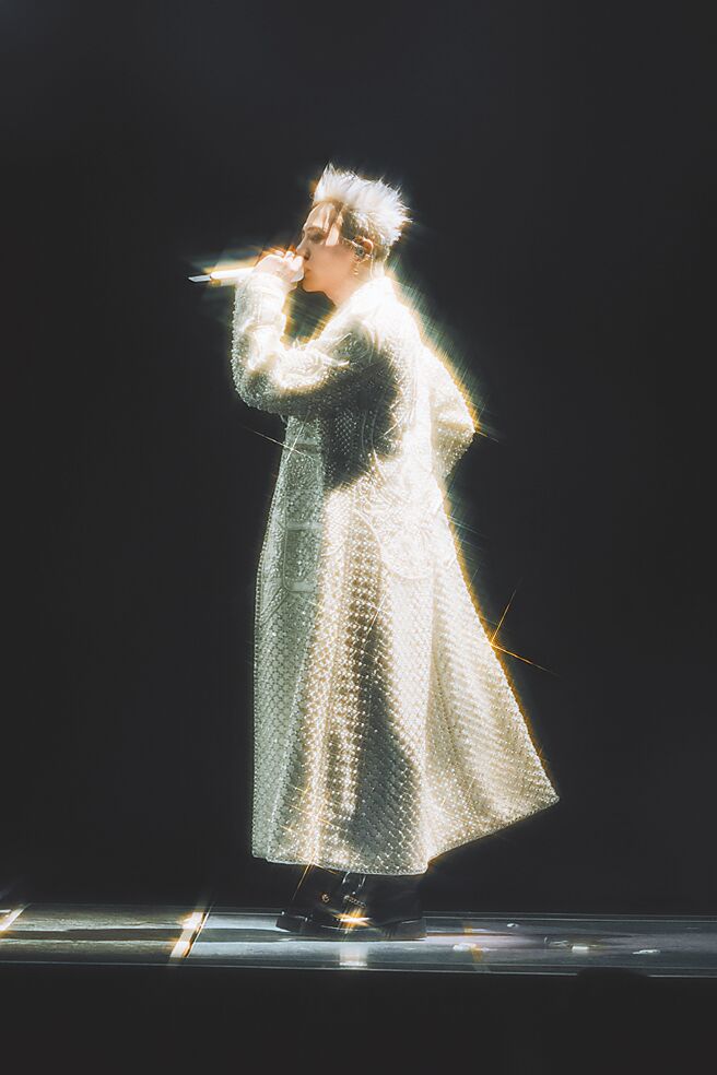 GD新旧歌齐发，卖力演唱25首。（Galaxy Corporation提供）