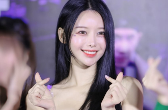 獨家》李雅英被喊「坐大腿」臉色不悅！經紀人撂重話：要就公開道歉