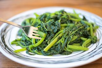 員工聚餐挑餐廳！他怨新同事「吃素」太難搞 一票人認同：毛很多