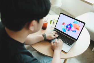 14種在家工作薪水高又自由 年薪至少182萬