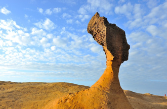 野柳女王頭現裂痕 網友拍照瘋傳 業者證實以前就有了