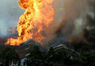 影》馬來西亞大爆炸！「蕈狀雲」火舌竄天 63傷撤百人
