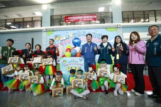 後龍鎮慶祝兒童節 發放2200份兒童節禮