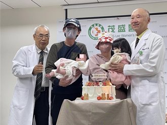 勇敢求子！聽障夫妻比手畫腳與醫護溝通 試管圓夢喜迎2寶