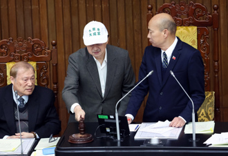 司委會突改議程邀周萬來報告  王鴻薇轟綠營：公報私仇