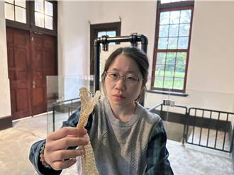 山上水道博物馆发现「2公尺蛇蜕」 网笑称：应该成精了