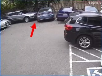 停車場內遭擋出不去！ 彰化狠男開車猛撞3次「影片曝」