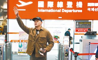 恩綺離台 小微今強制驅逐出境