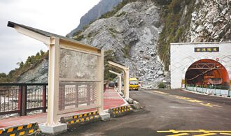 蘇花崇德休憩區 增3座防落石棚架