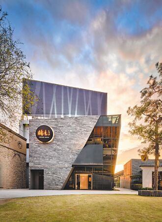 橘色首間獨棟店插旗台中