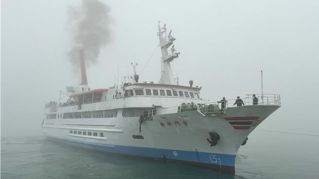 原订于2日晚间11时由台中港启航开往金门料罗港之清明专船，因气象预报航行当日海象不佳，风浪高达9级以上，考量乡亲及旅客航行之安全，被迫临时取消。(资料照／于家麒摄)