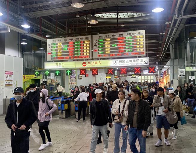 台铁公司宣布于清明连假再加开班次。示意图。（本报资料照片）