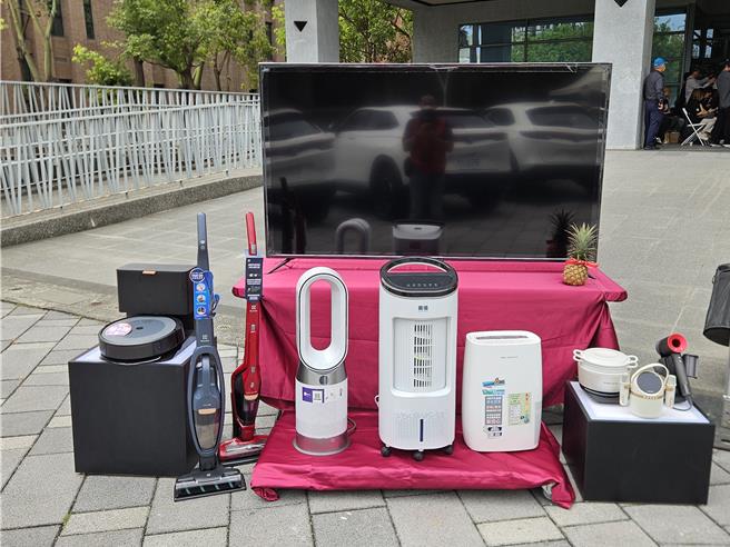 恒春旅游购GO节除了月月送汽车，还有许多家电。（罗琦文摄）