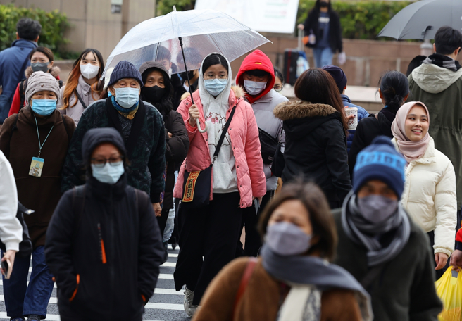 2日大陆冷气团持续影响，各地早晚仍冷，竹、苗及新北有局部10度左右或以下气温发生的机率。（示意图／资料照）