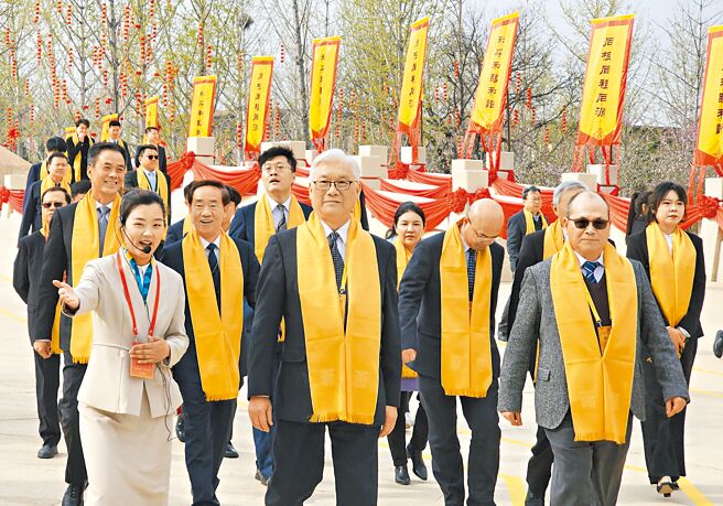 中國國民黨副主席夏立言（中）3月31日出席黃帝故里拜祖大典。（藍孝威攝）