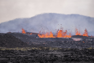 影》冰島群震「火山爆發」震撼狂噴熔岩 專家示警了