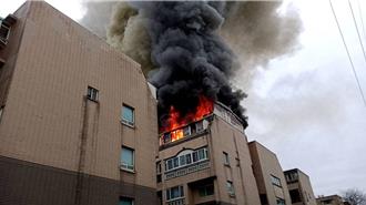 基隆六堵民宅頂樓加蓋大火　5名住戶幸運逃生