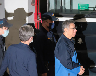 柯文哲血尿開刀 醫揭常見4原因：尿液紅不一定是血尿