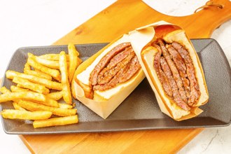 不用出國也吃得到爆紅美食 台北最老牌西餐廳波麗路推「超厚牛排三明治」肉控必吃