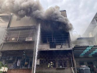 新北鶯歌公寓大火！濃煙狂竄  母女受困無生命跡象