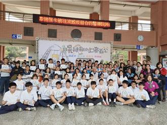 嘉市民生國中發表《幌鞦韆的上帝爺公》台文繪本 傳承在地文化